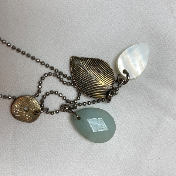 necklace 4 charms AMERICAN EAGLE OUTFITTERS 34-36" silver chain blue shell - Picture 8 of 12